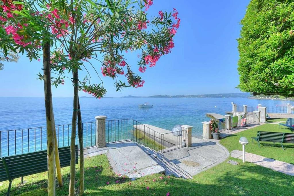 Appartamento 33 Rose Gardone Riviera Dış mekan fotoğraf
